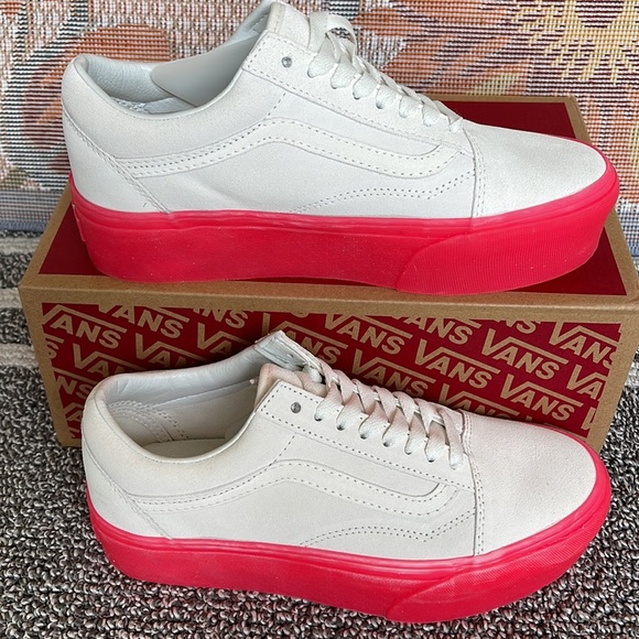 Vans WMNS Old Skool Stacked 
Suede Blanc De Blanc/Pink
VN0A7Q5MCCS
Platforms - Picture 2 of 16
